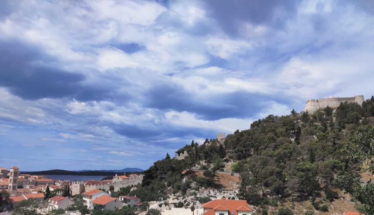 Guest House Vuljan Hvar Town Bagian luar foto