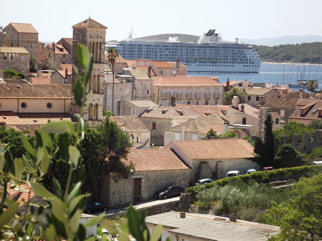 Guest House Vuljan Hvar Town Bagian luar foto